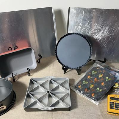Cheesecake Pan, Caraway Bake Pan, Cookie Sheets, New Oven Mitts And More