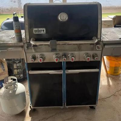  Weber Summit E-470 gas grill. (Propane Tank Included) 
