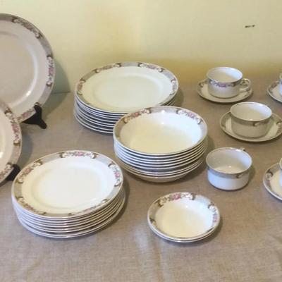 Vintage Alfred Meakin Dish Set From England