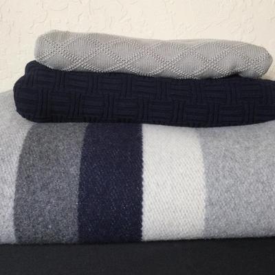 Ektos Gray Wool Blanket With Matching Longhui Throws