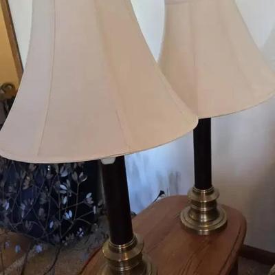 End Tables With 2 Matching Lamps