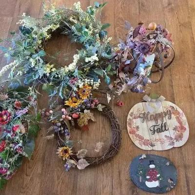 Wreaths & Holiday Decor