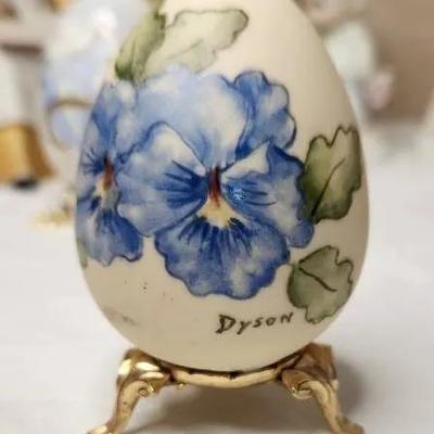 Goebel Egg, Dyson Egg, Precious Moments, Musical Figurine, And More Porcelain Figurines 