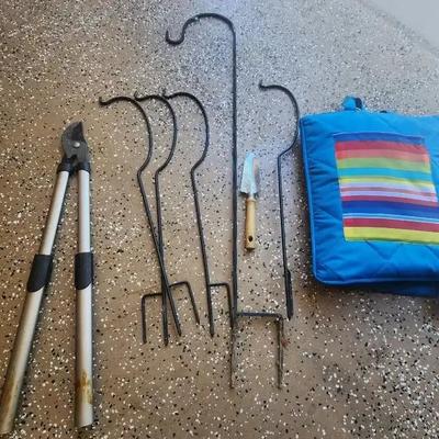 Sheppard's Hooks, Garden Lopper & Picnic Blanket 