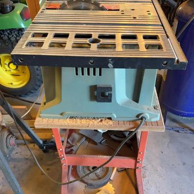 Delta 10” Bench Saw and Work Station