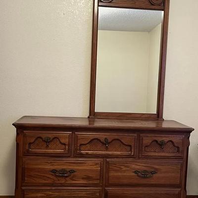 Dresser With Mirror