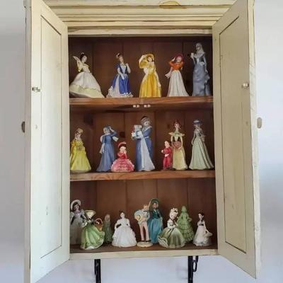 Rs101 vintage figurines with cabinet