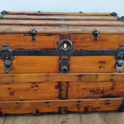Rs107 vintage steamer trunk
