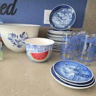 Rs131 vintage cobalt blue plates and other kitchen ware