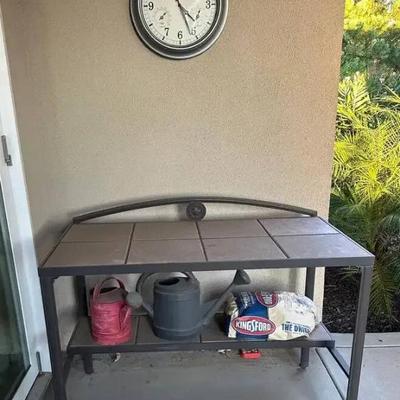 Rs148 gardening and plant table with clock