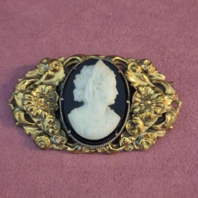 Vintage Black & White Ornately Decorated Cameo Brooch