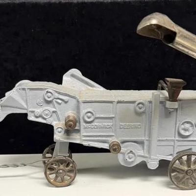 ARCADE CAST IRON 9 INCH TOY MCCORMICK DEERING FARM THRESHER