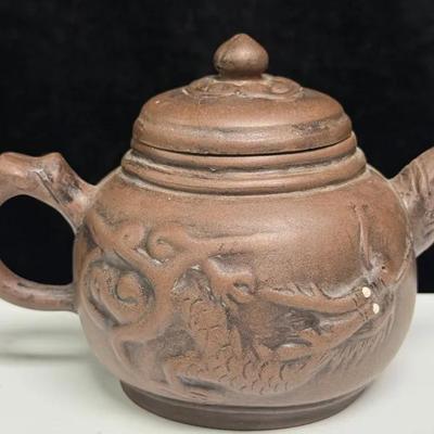 Chinese Yixing dragon teapot