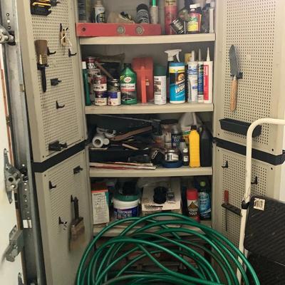 Rubbermaid Storage Unit Plus Contents