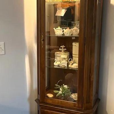 Ethan Allen Classic Manor Lighted Curio Cabinet 