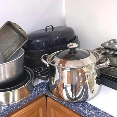 Cookware With Cook’s Essential Pot, Enamel Roasting Pan And Bakeware 
