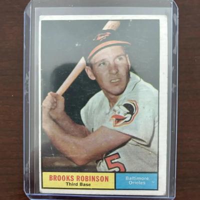 1961 Topps Baseball Card. Brooks Robinson. Card #10