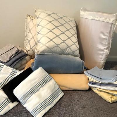 Bed Linens and Blankets, Full/Queen Size 51” x 80”