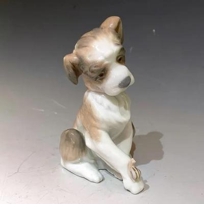 Lladro Figurine #6211  “New Friend”