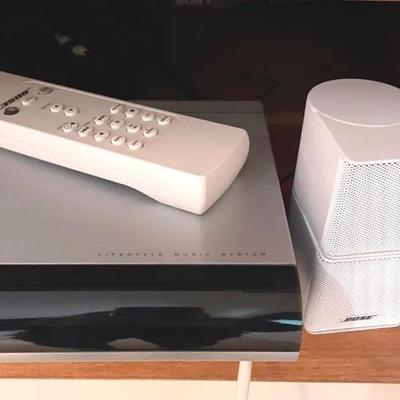 BOSE Lifestyle Music Center With Remote And Speaker 