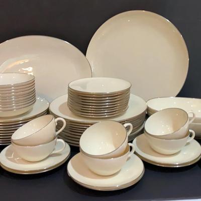 Lenox “Olympia Pl.” Fine China Service For Ten 