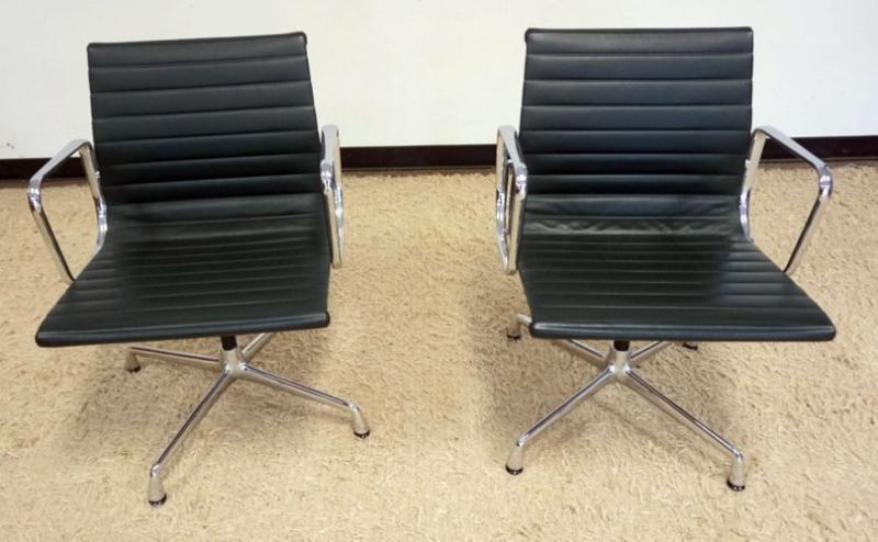Sale Photo Thumbnail #244: 1243	EAMES ALUMINUM CHAIRS, EACH APPROXIMATELY 23 IN X 21 IN X 33 IN H

