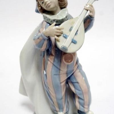 1072	LLADRO PORCELAIN FIGURE *MANDOLIN SERENADE* #5696, APPROXIMATELY 7 IN HIGH
