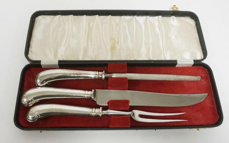 Sale Photo Thumbnail #93: 1093	SILVER PLATE CARVING SET
