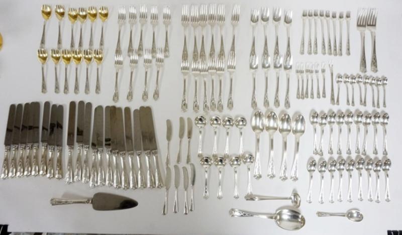 Sale Photo Thumbnail #85: 1085	TIFFANY STERLING SILVER *WINTHROP* FLATWARE SET, 152.17 OZT, INCLUDING 12-10 1/4 IN DINNER KNIVES, 12-7 1/2 IN FORKS, 8-9 1/4 IN KNIVES, 9-6 3/4 IN FORKS, 8-7 IN SALAD FORKS, 18 TEASPOONS, 6 OYSTER FORKS, 12 ICE CREAM FORKS, 1 OLIVE FORK, 1 LRG BUFFE