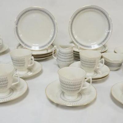 1033	PORSGRUND NORWAY CHINA 33 PIECES INCLUDING 11-6 3/4 IN PLATES, 9 CUPS, 11 SAUCEERS, CREAMER, PLUS
