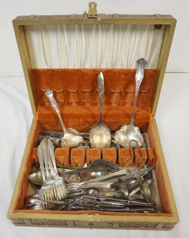 Sale Photo Thumbnail #98: 1098	LARGE GROUP OF ASSORTED VINTAGE SILVER PLATE FLATWARE
