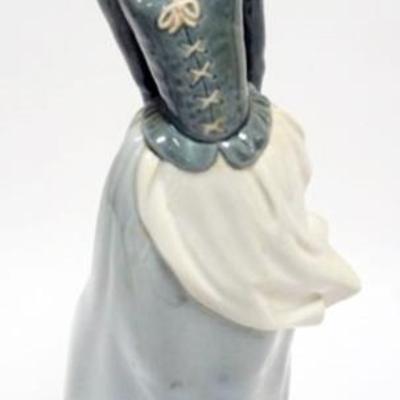 1069	LLADRO PORCELAIN FIGURE *SEA BREEZE* APPROXIMATELY 14 IN HIGH
