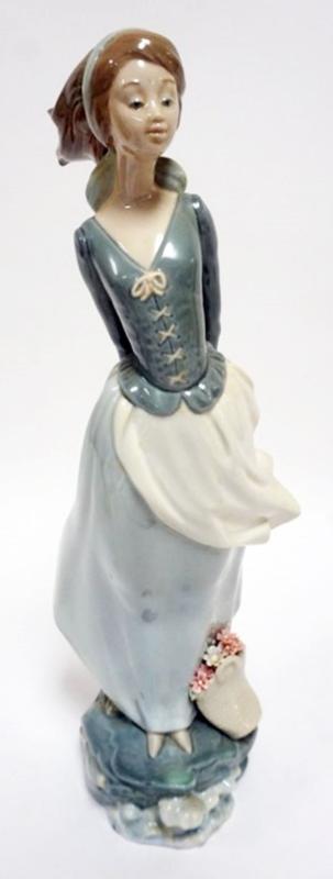 Sale Photo Thumbnail #69: 1069	LLADRO PORCELAIN FIGURE *SEA BREEZE* APPROXIMATELY 14 IN HIGH
