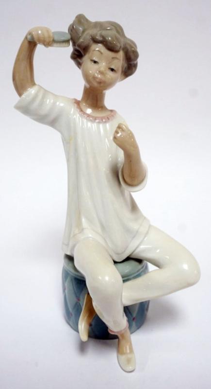 Sale Photo Thumbnail #58: 1058	LLADRO PORCELAIN FIGURE *GIRL WITH BRUSH* APPROXIMATELY 8 1/2 IN HIGH
