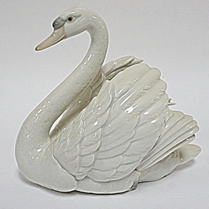 Sale Photo Thumbnail #55: 1055	LLADRO PORCELAIN FIGURE SWAN #5231, APPROXIMATELY 7 1/2 IN HIGH

