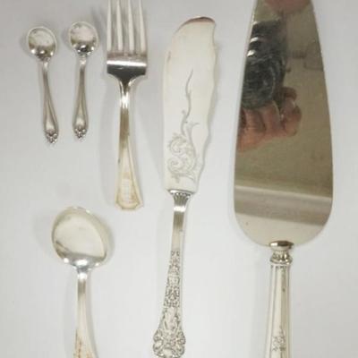 1090	GROUP OF ASSORTED STERLING SILVER ITEMS INCLUDING MASTER BUTTER KNIFE, SPOON, FORK, 2.8 OZT NOT INCLUDING SERVER
