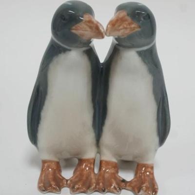 1045	ROYAL COPENHAGEN PORCELAIN PENGUIN FIGURINE, APPROXIMATELY 4 IN HIGH
