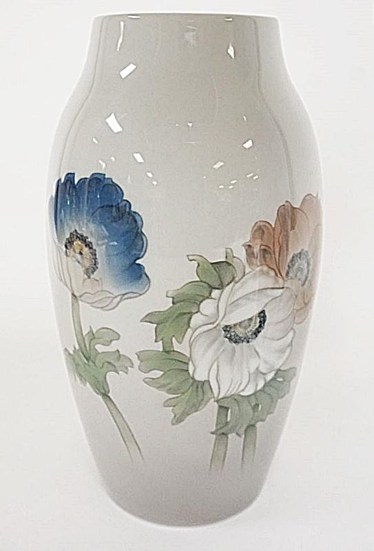 Sale Photo Thumbnail #49: 1049	BING & GRONDAHL PORCELAIN FLORAL VASE
