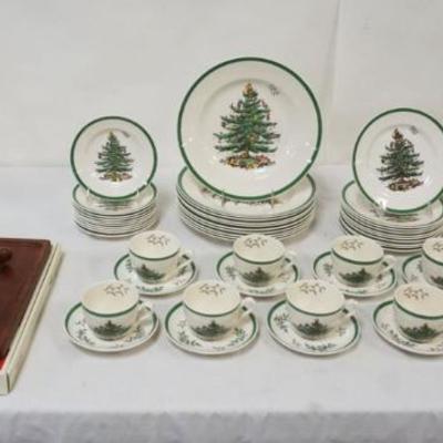 1017	SPODE CHRISTMAS DINNERWARE 53 PIECE SET, 10-10 3/4 IN PLATES, 10-7 7/8 IN PLATES, 10-6 1/2 IN PLATES, 8 SAUCERS & CUPS PLUS...