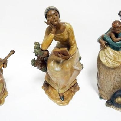 1076	GROUP OF 3 LLADRO FIGURES, TALLEST APPROXIMATELY 13 IN HIGH
