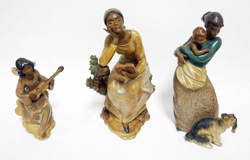 Sale Photo Thumbnail #76: 1076	GROUP OF 3 LLADRO FIGURES, TALLEST APPROXIMATELY 13 IN HIGH

