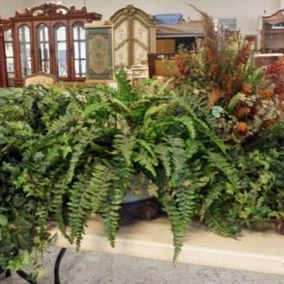 1175	LARGE ASSORTMENT OF ARTIFICAL PLANT ASSORTMENTS IN PLANTERS

