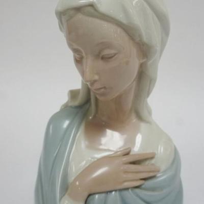 1067	LLADRO PORCELAIN FIGURE *MADONNA* APPROXIMATELY 9 IN HIGH
