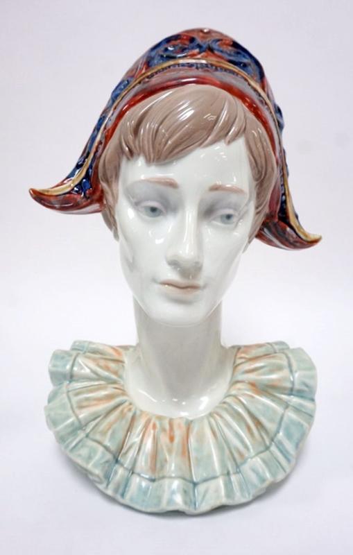 Sale Photo Thumbnail #73: 1073	LLADRO PORCELAIN FIGURE *PENSIVE HARLEQUIN* #6434, APPROXIMATELY 14 IN HIGH
