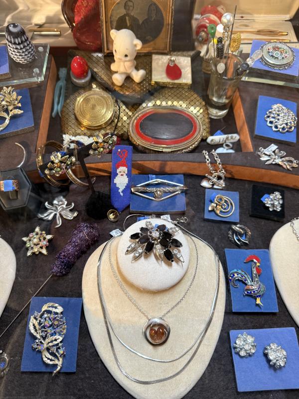 Sale Photo Thumbnail #42