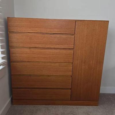 Vtg Danish Teak Dresser 