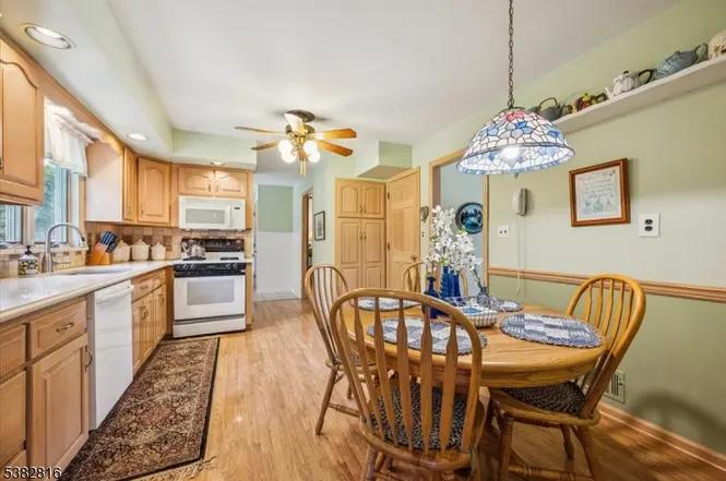 Sale Photo Thumbnail #9