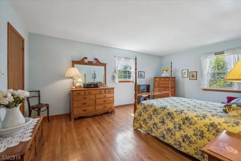 Sale Photo Thumbnail #17