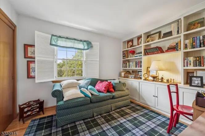 Sale Photo Thumbnail #23