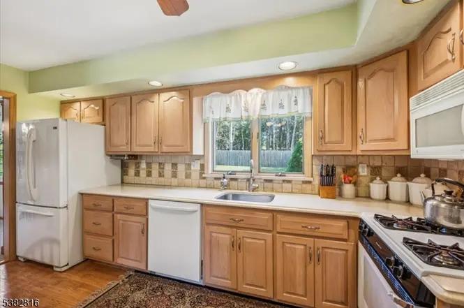 Sale Photo Thumbnail #12